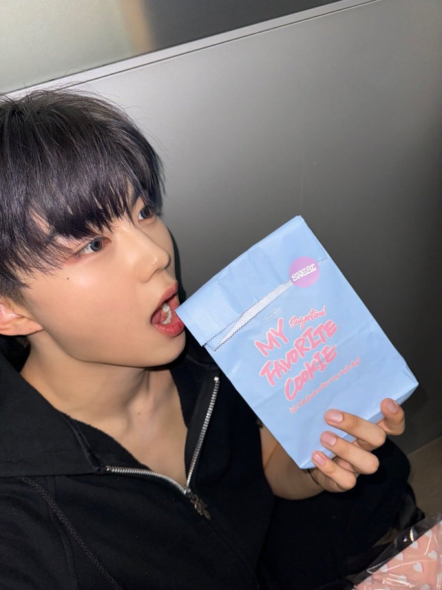 ZB1_official's tweet photo. _💌

제로즈 ! 우리의 SWEAT 활동이 끝났어요 ㅎㅎ 오랜만의 활동에 제로즈들을 많이 만날 수 있어서 기분이 너무 좋았어요 SWEAT 활동은 끝이지만 곧 우리의 타이틀 활동도 많이 남았으니까 많은 관심 가져 주기!!
진짜 진짜 많이 사랑해요 💙

#PARKGUNWOOK #박건욱
#ZEROBASEONE #ZB1 #제로베이스원 https://t.co/DhcOyafb2e