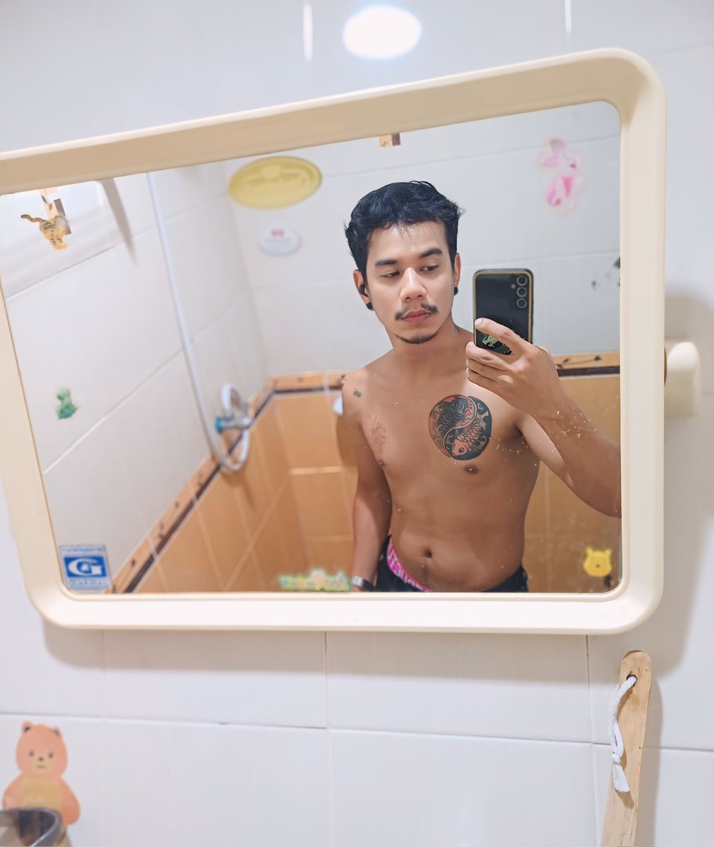 Due2120's tweet photo. อาบน้ำกันแก้ร้อน🤪 https://t.co/9kmjTXJW9I