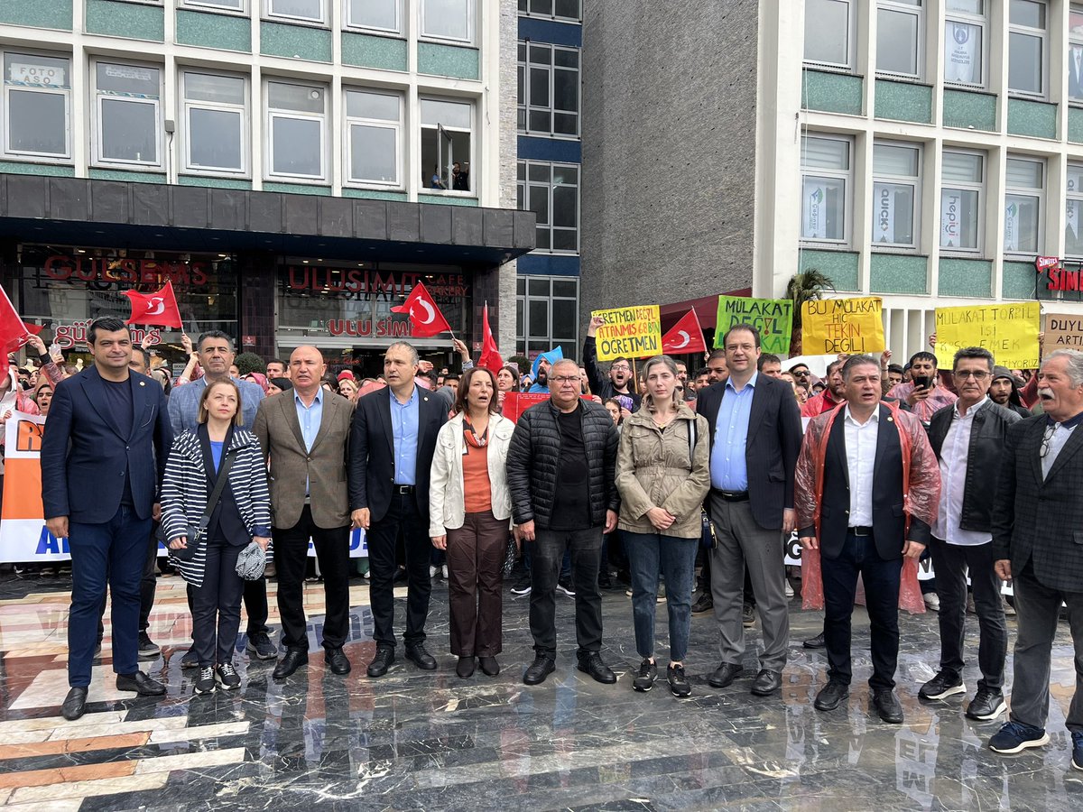 inanakgunalp's tweet photo. Ankara Ulus Meydanı’nda ataması yapılmayan öğretmenlerimize destek olmak için alandayız. 

Ülkemizi mülakat ayıbından kurtarana kadar mücadeleye devam edeceğiz. 

Sayın Yusuf Tekin öğretmenlerimizin sesini duyuyormusunuz? 

#Mülakatsız68BinÖğretmenUlusta 
#mülakat #atama @tcmeb #öğretmen