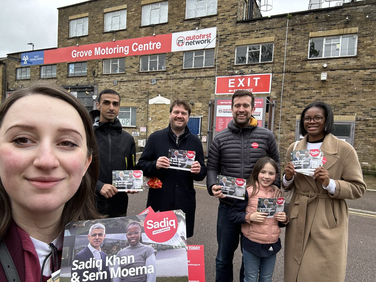 Polling Day is on Thursday! 🌹 Great to be out on the #LabourDoorstep this morning in Hoe Street ward, Waltham Forest with a brilliant @WFLabourParty team. Vote Labour for the fantastic @SadiqKhan, @Semakaleng and @LondonLabour team on 2 May!