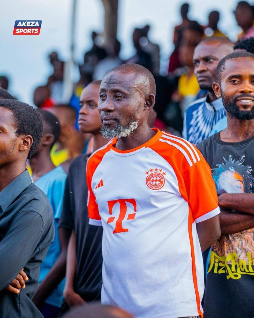 🔵🔴 Ancien buteur et légende de l'Inter Star Bilo MAJALIWA était présent  au centre technique national ce samedi pour soutenir son ancien club.  

Malheureusement, ce dernier a été battu par Telaviv FC sur le score de deux buts à un (2-1).

#akezasports #lesbeautesdecheznous