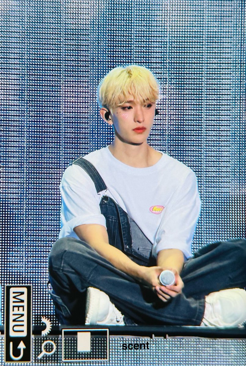240428
우리 할머니 할아버지 될 때까지 평생 같이가자 🩵 
#세븐틴 #SEVENTEEN #도겸 #이석민