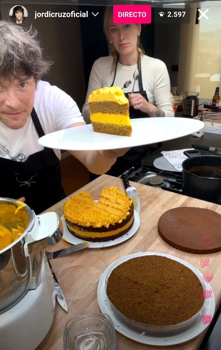 Jordi Cruz y Tamara, concursante que abandonó #MasterChef, cocinando juntos una carrot cake Esto tiene pinta a “aviso” por parte de la cadena y productora para un “vamos a intentar arreglarlo y calmar el ambiente”