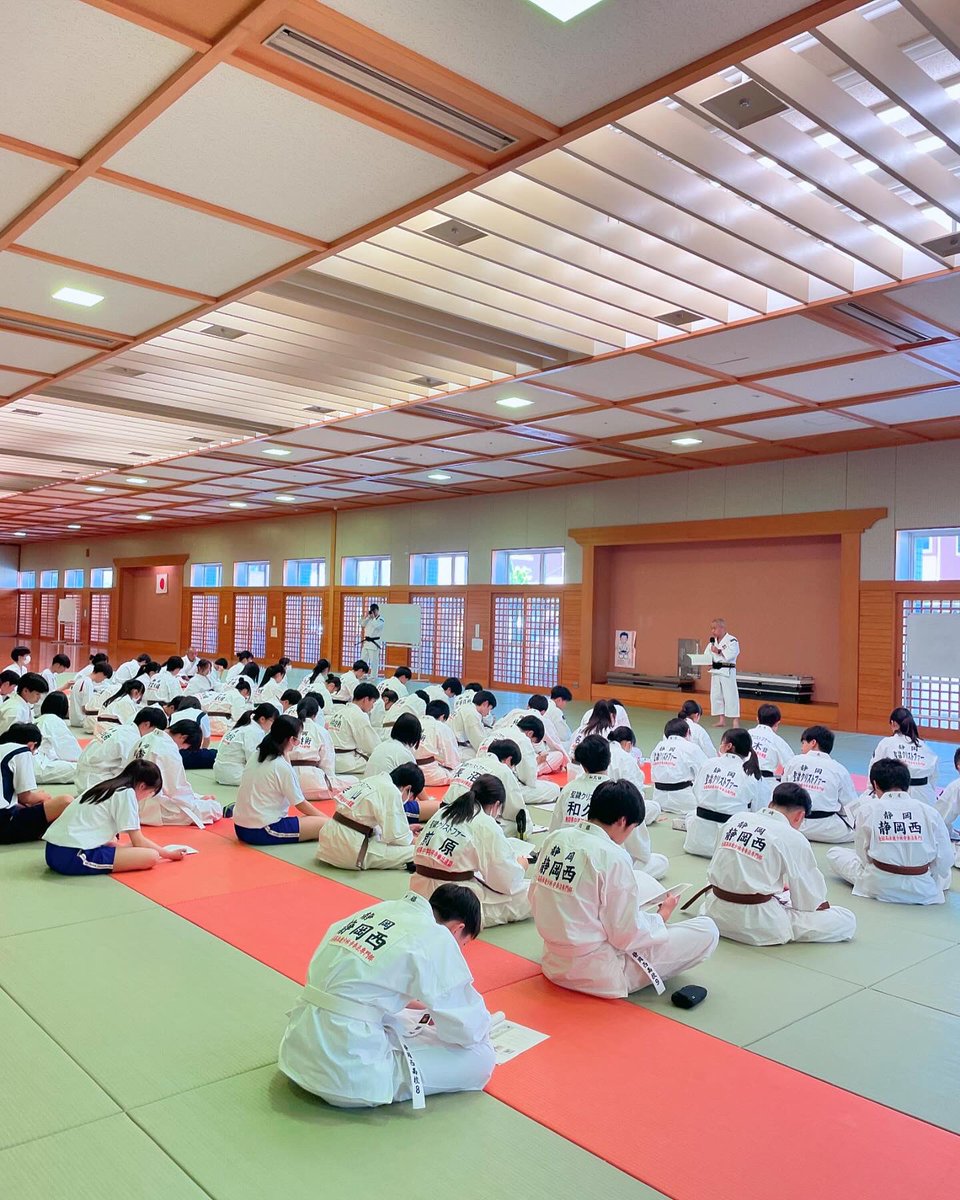 Solidus0211's tweet photo. 本日は静岡県高体連少林寺拳法専門部
講習会という事で、本部派遣指導員
としてお役目をを仕りお伺いしており
ました

静岡県の高校生は活気溢れており
指導に伺った此方も活力をいただき
ました。静岡県中高拳士の皆さん
先生方ありがとうございました！

帰り際今川義元 公を目に出来た､､､
嬉しい https://t.co/y6I5DHFCvT