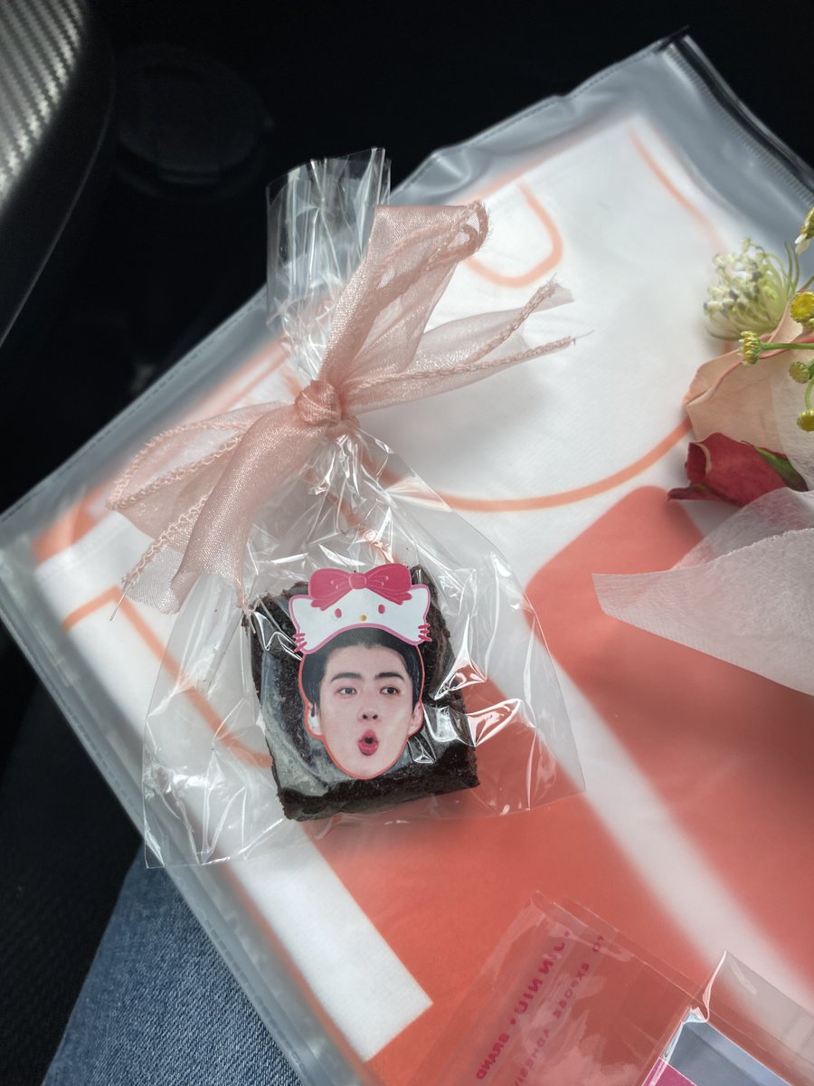 and the ga 🧡 #BLITHE_WIND_IN_APRIL 
#SEHUN #세훈
