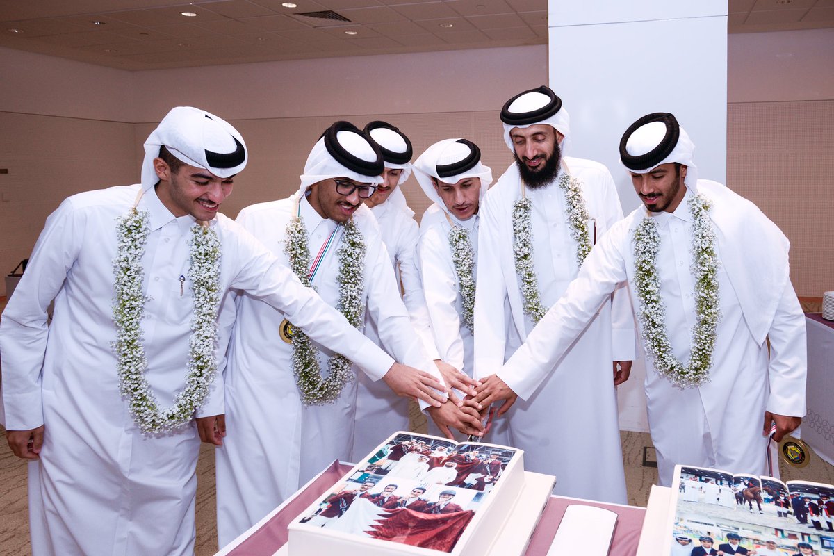 يتم الاحتفال بفرسان الشقب المتميزين في دورة الألعاب الخليجية الأولى للشباب! تهانينا لأبطالنا على تألقهم! Marking the joyous occasion of the Youth GCC Games with a ceremonial Cake Cutting to honor our talented riders!