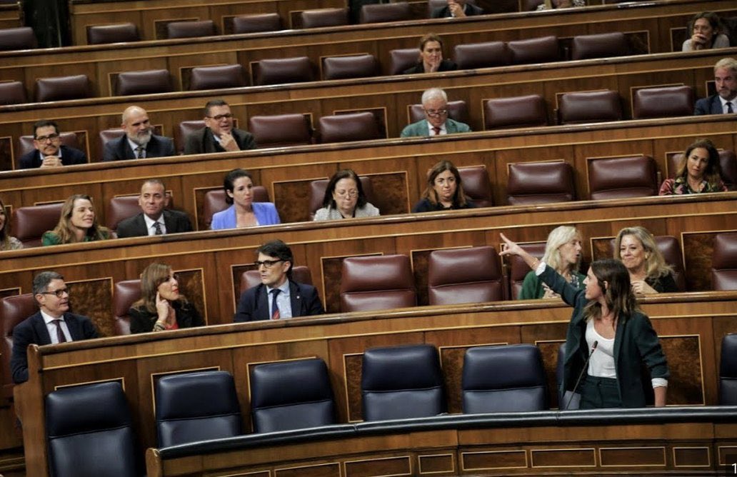 Dejaron sola a la única que se enfrentó a los fascistas y que advirtió de su peligro.

Dejaron sola a la única que hacía temblar a los poderosos. Hoy se solidariza.

La dejaron sola pero siguió peleando, porque siempre merece la pena luchar por aquello en lo que realmente se cree