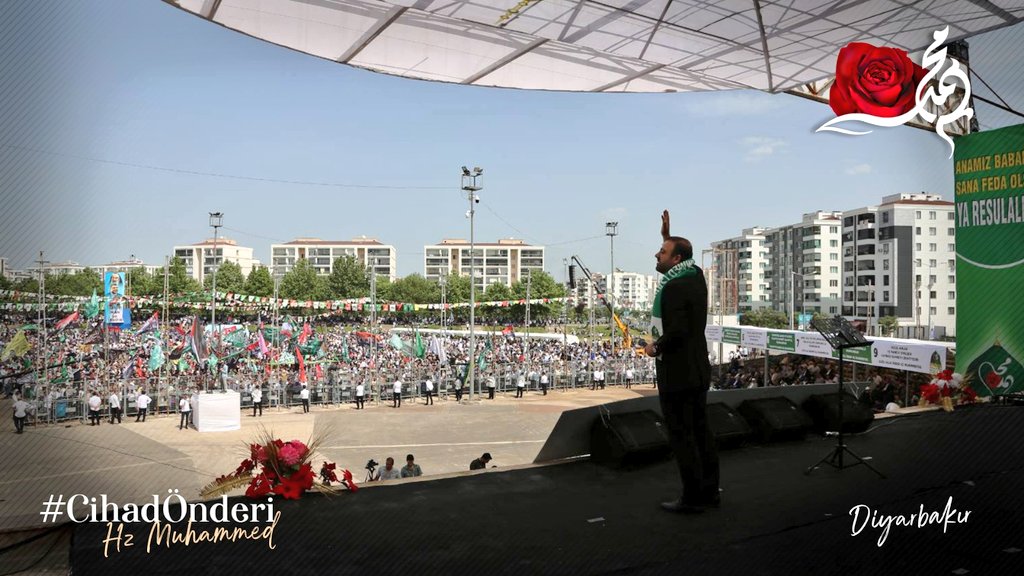 Diyarbakır'da toplanan yüzbinlerce Muhammedi, #CihadÖnderi Hz. Peygamberin hayatını örnek almanın yanı sıra, cihadın manasını anlamaya çalışırken, aynı zamanda terör çetesinin Gazze’de ve Filistin’de uyguladığı insanlık dışı soykırımına ve zulmüne karşı bir duruş sergiliyor.