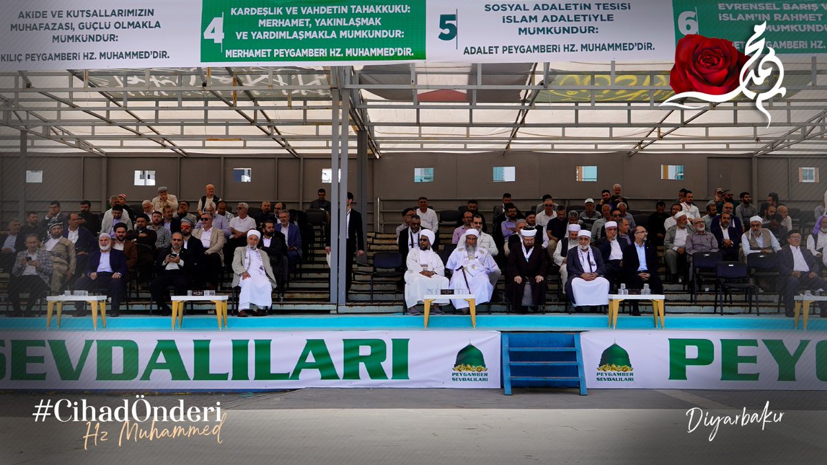 HudaPar21's tweet photo. Diyarbakır'da toplanan yüzbinlerce Muhammedi, #CihadÖnderi Hz. Peygamberin hayatını örnek almanın yanı sıra, cihadın manasını anlamaya çalışırken, aynı zamanda terör çetesinin Gazze’de ve Filistin’de uyguladığı insanlık dışı soykırımına ve zulmüne karşı bir duruş sergiliyor. https://t.co/nU4yOVGiZn