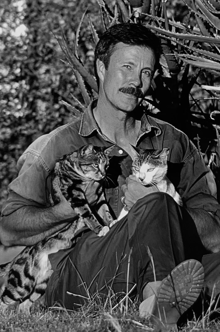 For the love of cats - Max & Geronimo from another time at home in our beautiful Nairobi garden. Wishing u all a peaceful & blissful Sunday @Mills690 @KSAfricaHack @ricksammon @Tobystrong @GavinThurston @QUBelfast @QUBAlumni @TaniaEsteban_ @Emma_Gregg @NHM_WPY @DavidPocock