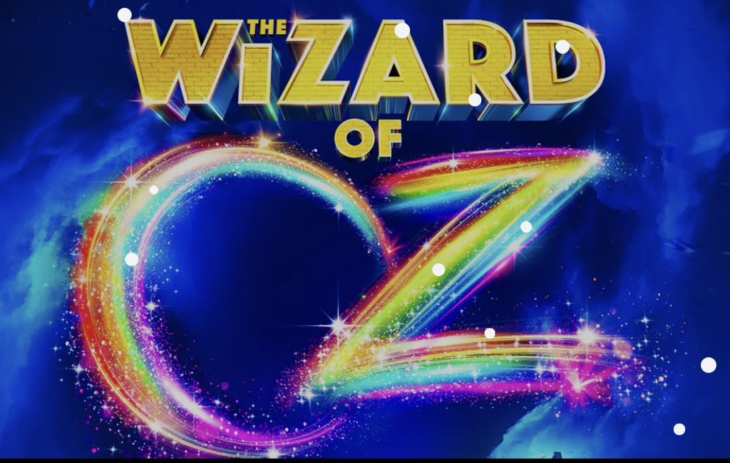 #TheWizardOfOz at Manchester Palace Theatre is a blast! Great production mixing projection & live sets. @THEVIVIENNEUK knocks the vocals out the park and #BenjaminYates is perfect casting as the instantly lovable Scarecrow. @JasonManford again, superb. Well done all! ⭐️⭐️⭐️⭐️⭐️🌈