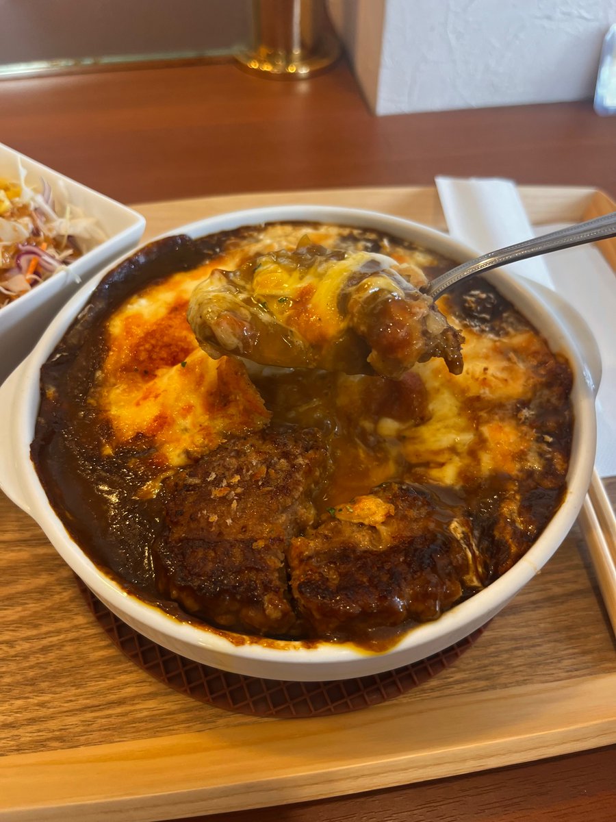 門司港のチーズハンバーグ焼きカレー🍛
これを見た人が夜中に高カロリーなものを食べたくなりますように🧙
みんなで太れば怖くない🐽
#北九州
#門司港茶寮別館
#ハンバーグ焼きカレー
#半熟卵イン