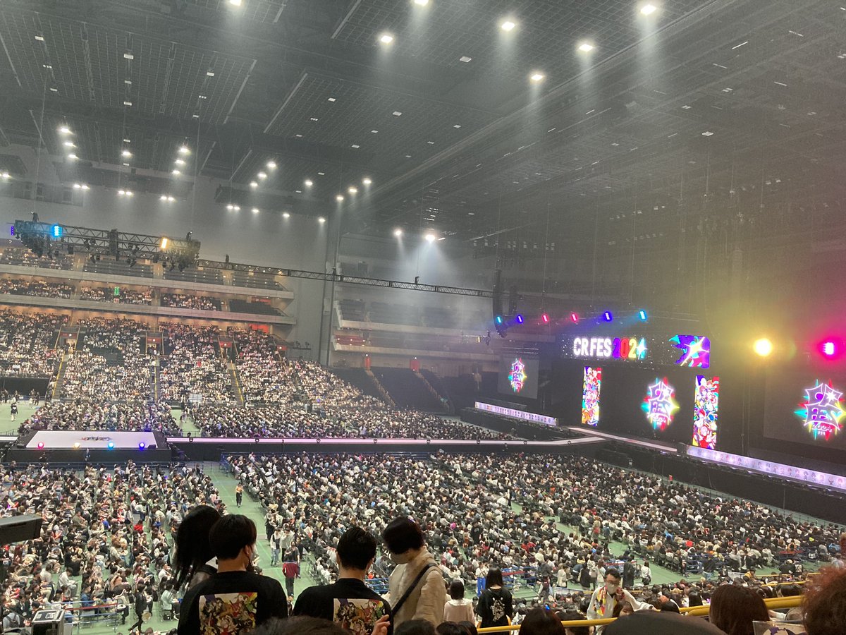 potecofever3's tweet photo. CRの皆さん、おじじさん
最高のフェスをありがとうございました！
座席が関係者席の真下だったのめちゃくちゃびっくりしたw
次は東京ドームでわいわいさんと
Vanillaさんの歌声待ってます👍

#CRFES #yy https://t.co/bEtnKwoMgp