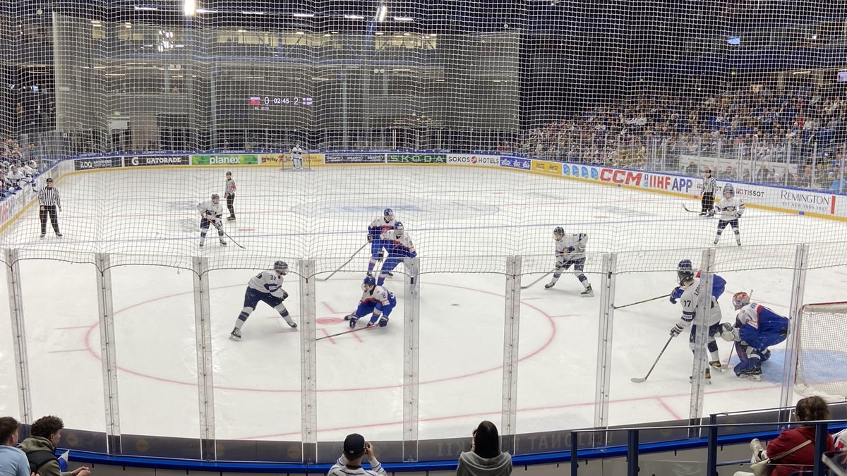 Kannustamassa U18 #Leijonat voittoon. Tässä syntyy jo 3 - 0 -maali.