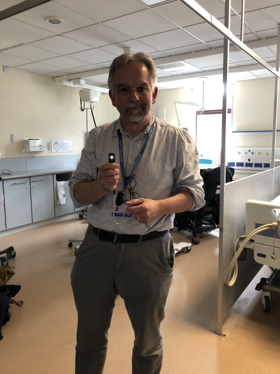 How do you look for papilloedema on intensive care (or anywhere else)? High tech MRI? Nope Low tech…#ExamineYourPatient w/ an ophthalmoscope…Arclight…solar powered, it works! Lanyard so you don’t lose it…available via @StAndrewsUniv @TOSStudyGroup bmj.com/content/363/bm…