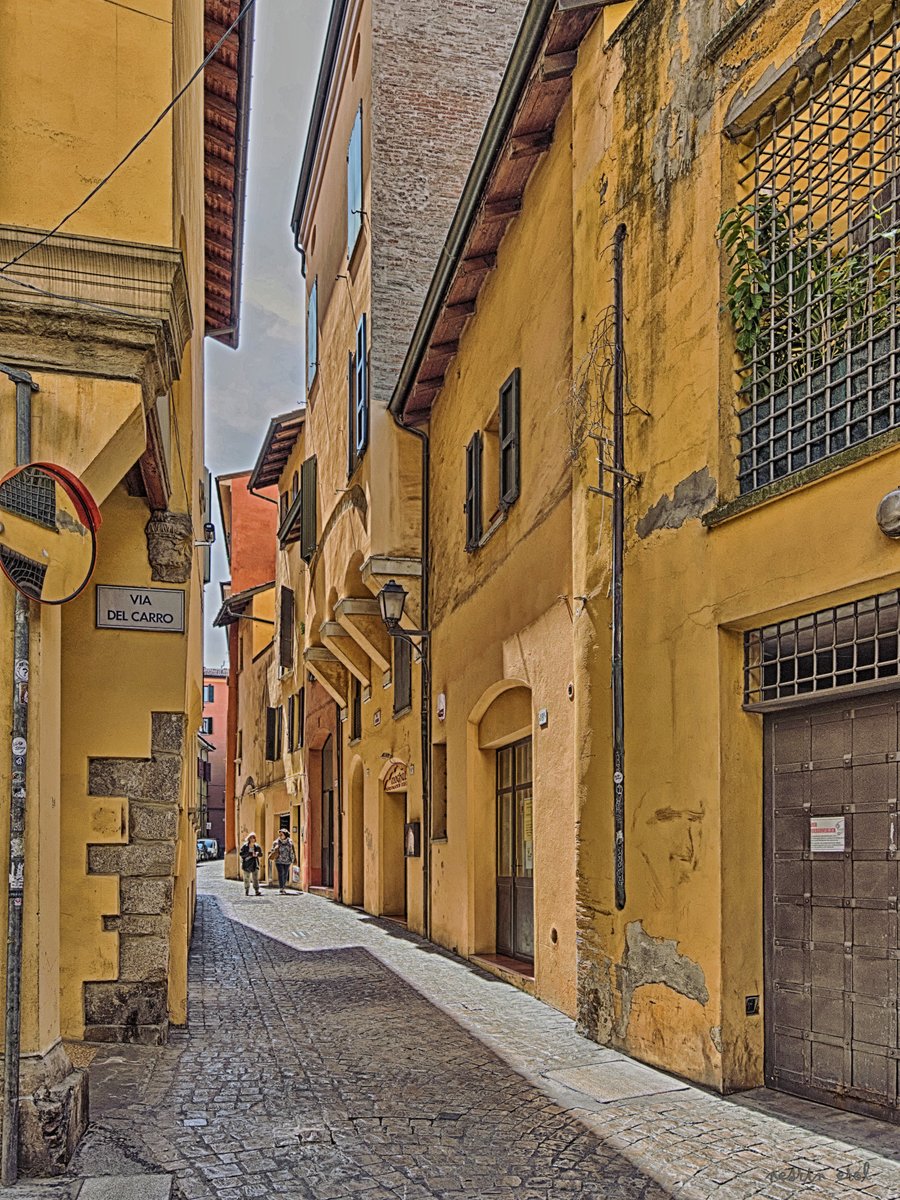 #SundayYellow #StreetSunday #Italy