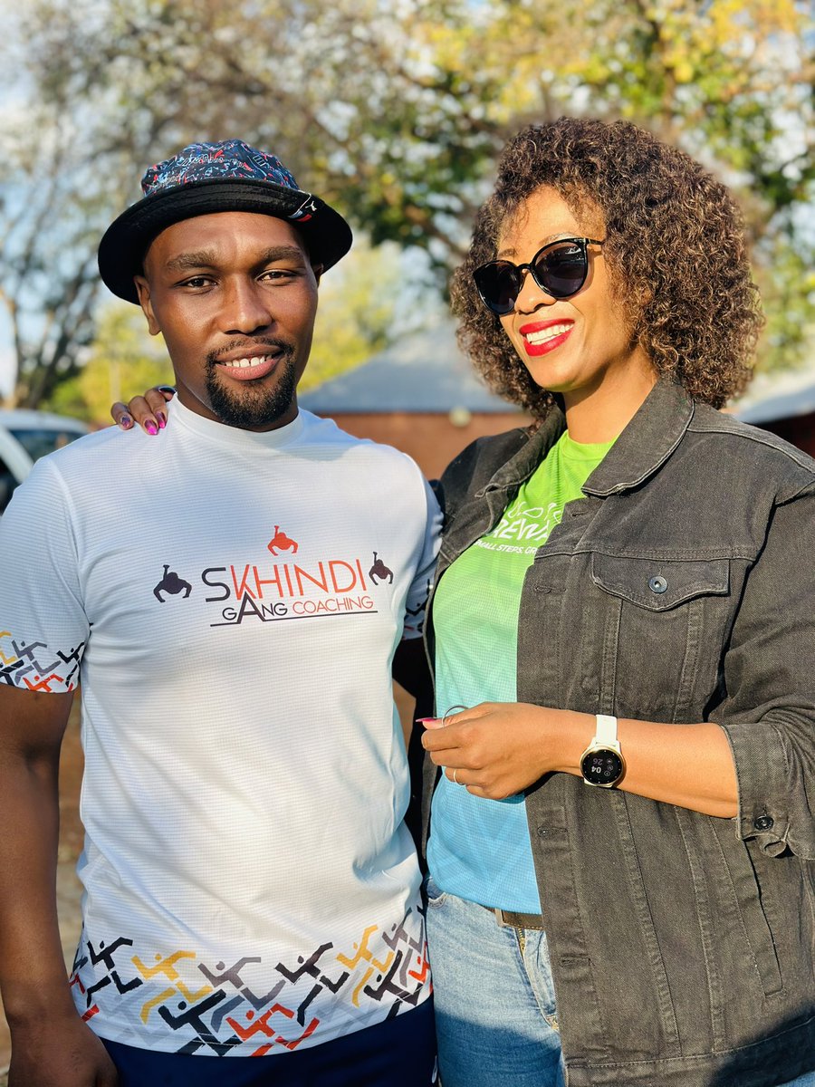 Phumie_S's tweet photo. โจ Post-activation glow after an epic training run at the Awesome Threesome & FaraCats! ๐๐พโโ๏ธ๐ฅ
Big shoutout to @Trinitykhumalo for conquering his first 50km yesterday โ your journey inspires us all! ๐ช
#FetchYourBody2024
#FinancialWellness
#Awesome3Some
#FaraCats https://t.co/KJe14kn7my