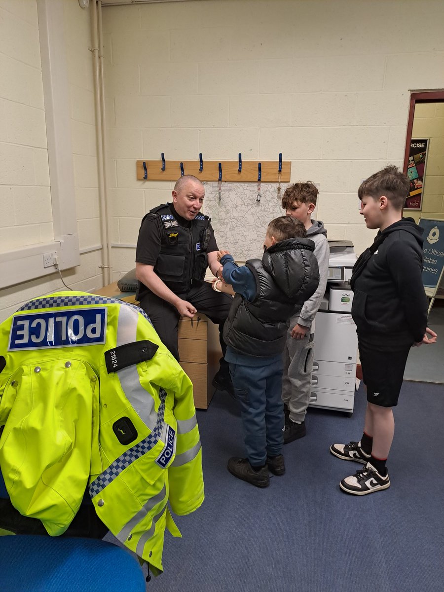 BridgnorthCops's tweet image. Pcso Leek has assisted PC Nolan at an event in Highley. The Highley Severn Centre open day . Good to chat with residents, offering advice and getting some of them signed up to the Police messaging service #neighbourhoodmatters .
@CleoburyCops