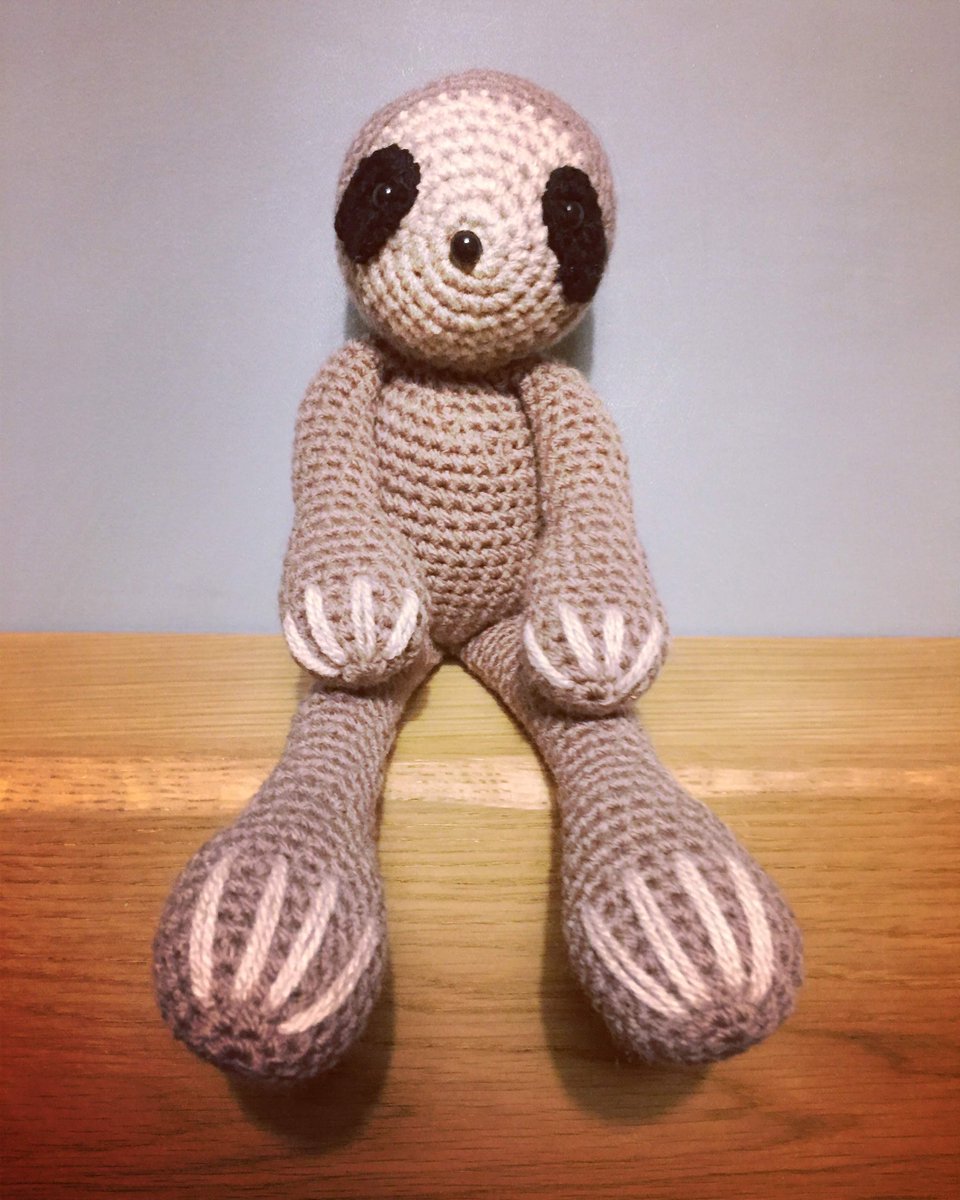 Extremely cute crochet sloth hanging around waiting for cuddles! 🦥 bitzas.etsy.com/listing/635302… #MHHSBD #firsttmaster