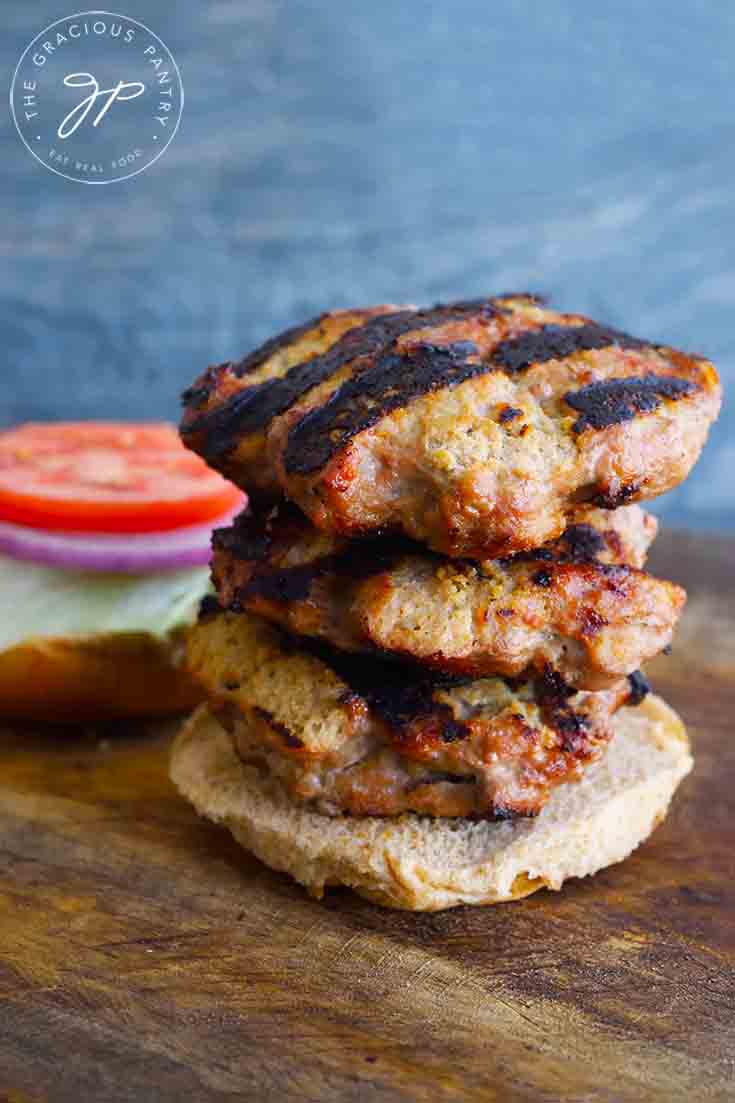 Grilled #Turkey #Burgers Recipe @graciouspantry thegraciouspantry.com/grilled-turkey… #FreezerMeals #NoAddedEggs #4thofJuly #CanadaDay #IngredientsRecipes #SugarFreeRecipes #NoAddedDairy #Barbecue #DinnerMealPrepRecipes #MEALPREP