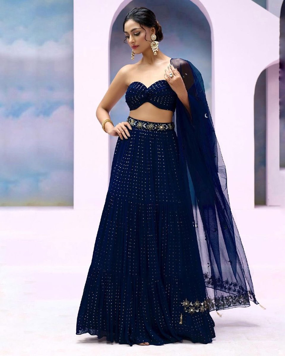 Aza_Fashions's tweet photo. Aza X Silky Bindra ♥️
Step into a realm of timeless elegance with our exclusive Aza X #SilkyBindra collection. 

Shop online at: https://t.co/TOyn8APcFY

#aza #azafashions #ethnicfashion https://t.co/qvp8M1GZhT