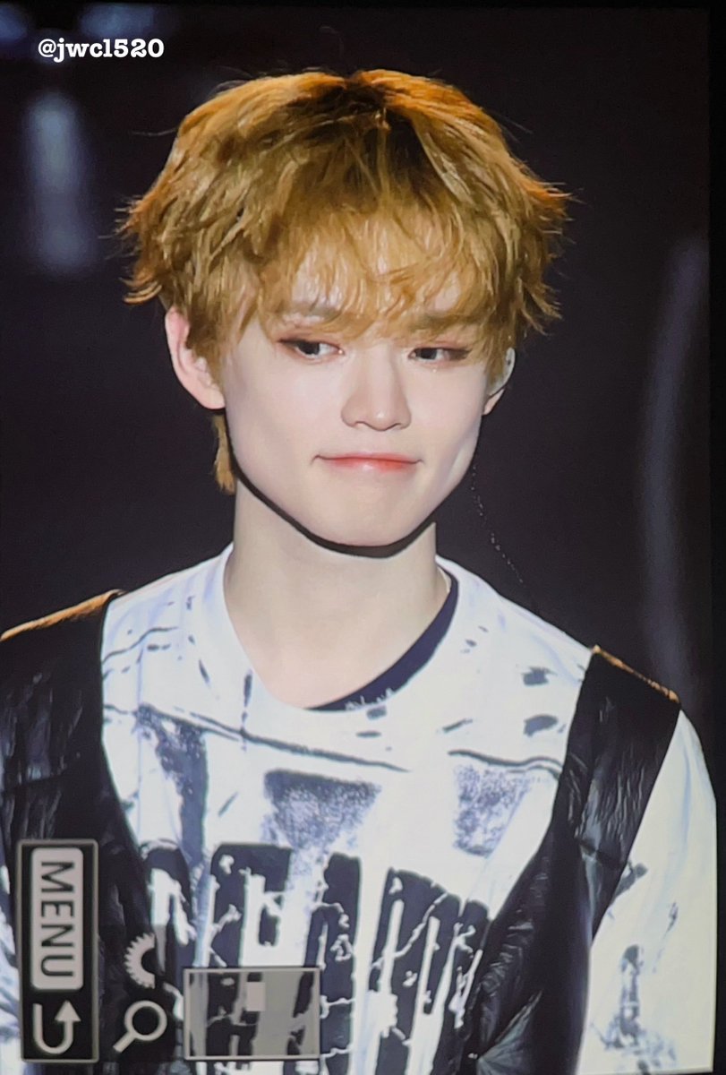 jwcl520's tweet photo. 240428 이뻐요 #천러 #CHENLE #辰乐 https://t.co/YZgs3b4KIq