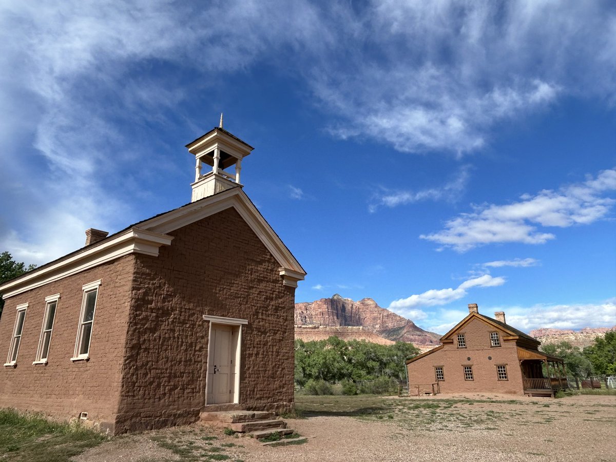 GRAFTON, u NP Zion.

Původní zachovalá mormonská osada, při jejich útěku na západ.

Rok 1866 měli zlý...

Tento kraj kolem řeky Virgin miloval R. Redford a proto se zde natáčela cyklo scéna z jednoho kultovního westernu...