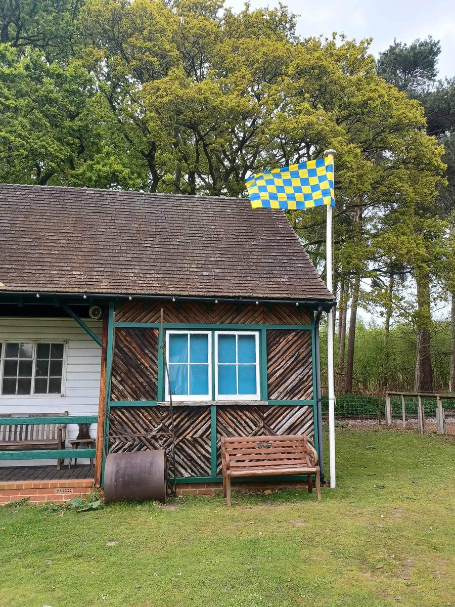 The flag of Surrey flying at The Rural Life Living Museum in Farnham.
britishcountyflags.com/2014/09/19/sur…
#surreyflag