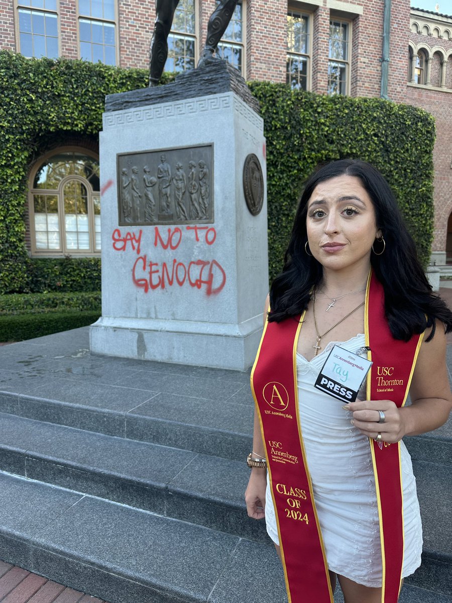 Around 5pm, I was taking graduation photos then quickly switched into reporter mode upon a turn of events. 

I felt this might be important to document. #USC #Journalism  #StudentJournalist #StudentJournalism