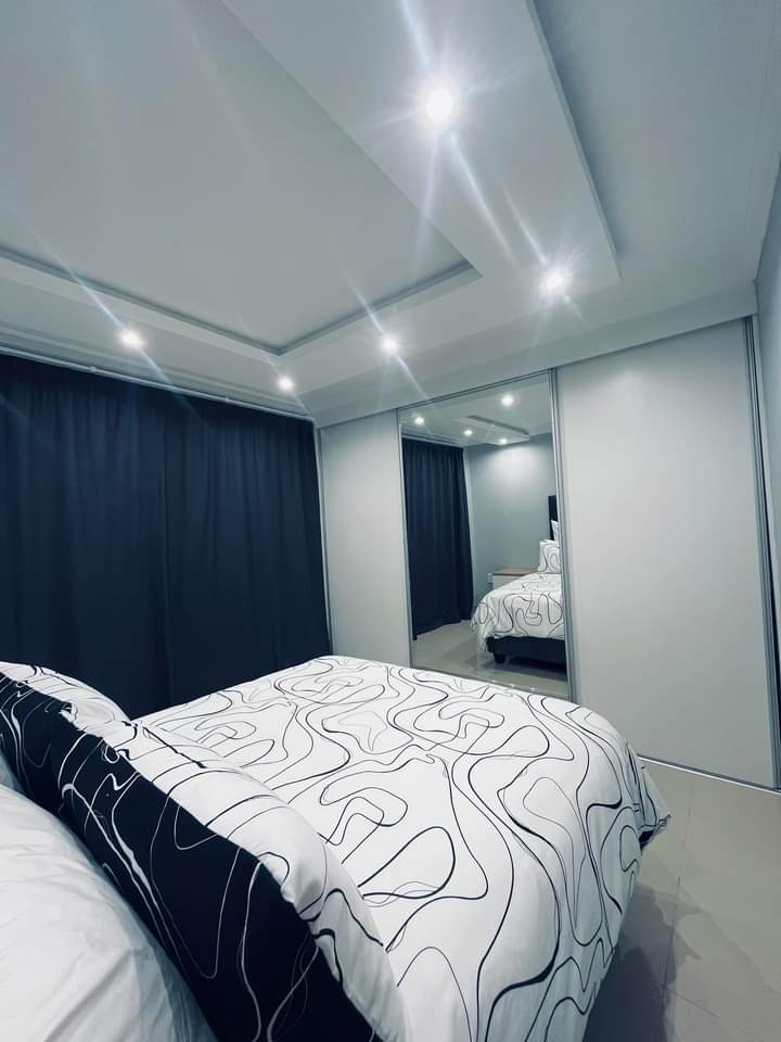 OasisRealty_zw's tweet photo. 𝑷𝒓𝒐𝒇𝒆𝒔𝒔𝒊𝒐𝒏𝒂𝒍 𝑹𝒆𝒏𝒕𝒂𝒍 𝑴𝒂𝒏𝒂𝒈𝒆𝒎𝒆𝒏𝒕 📜

1/ Have you ever considered hiring a professional rental agent to manage your property? Let me tell you why it can make a world of difference for property owners. Oasis Realty, provides top-notch property mgt services https://t.co/aGDbWLVLLd