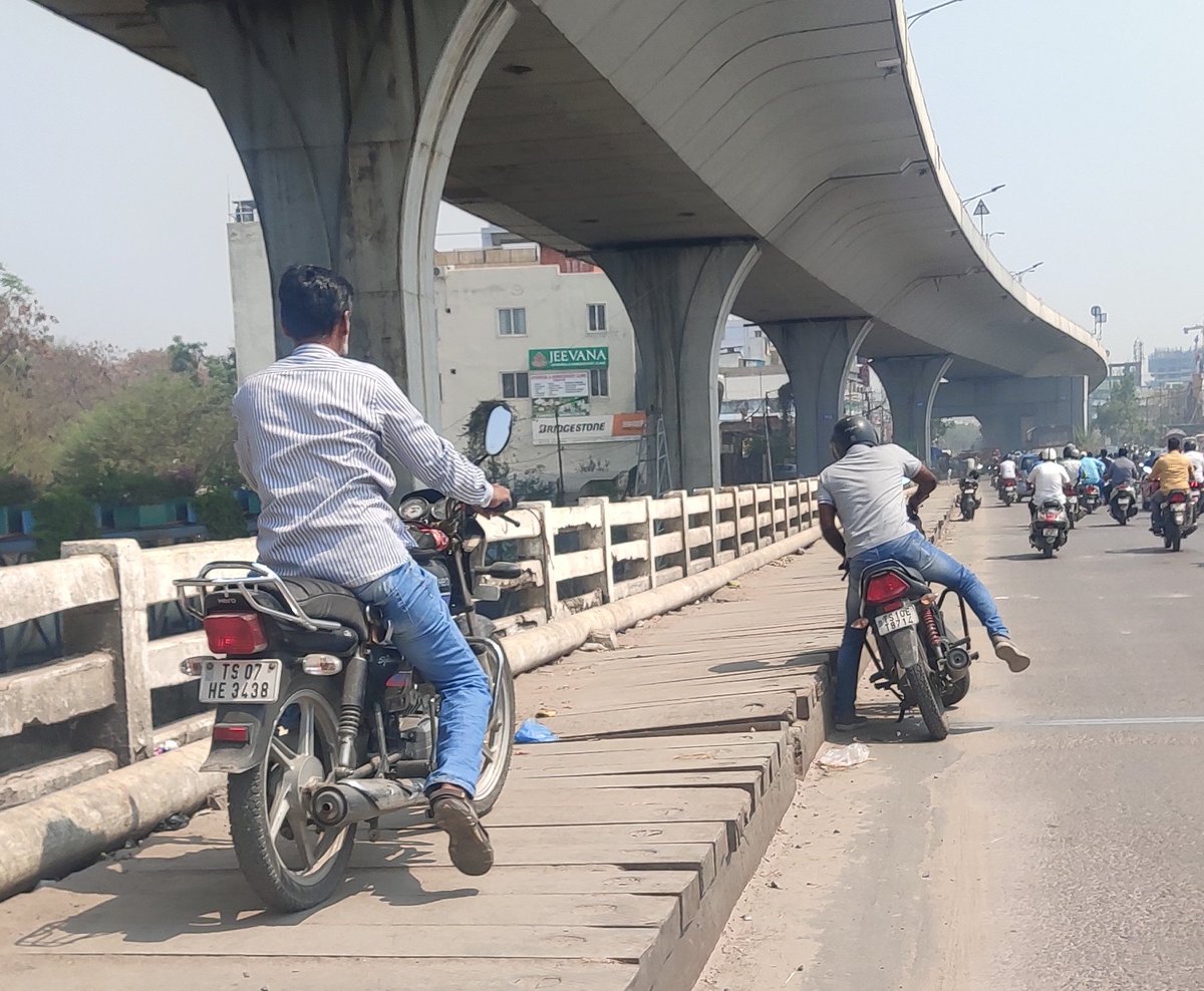 @GHMCOnline @DRonaldRose @CommissionrGHMC @ZC_Khairatabad both these guys seen dumping waste into #musi on #karwan #attapur connecting bridge @hydcitypolice @HYDTP @shotr_lngrhouse @CPHydCity #hyderabad @AddlCPTrHyd #teamghmc @HiHyderabad 
How do we educate such illiterates
