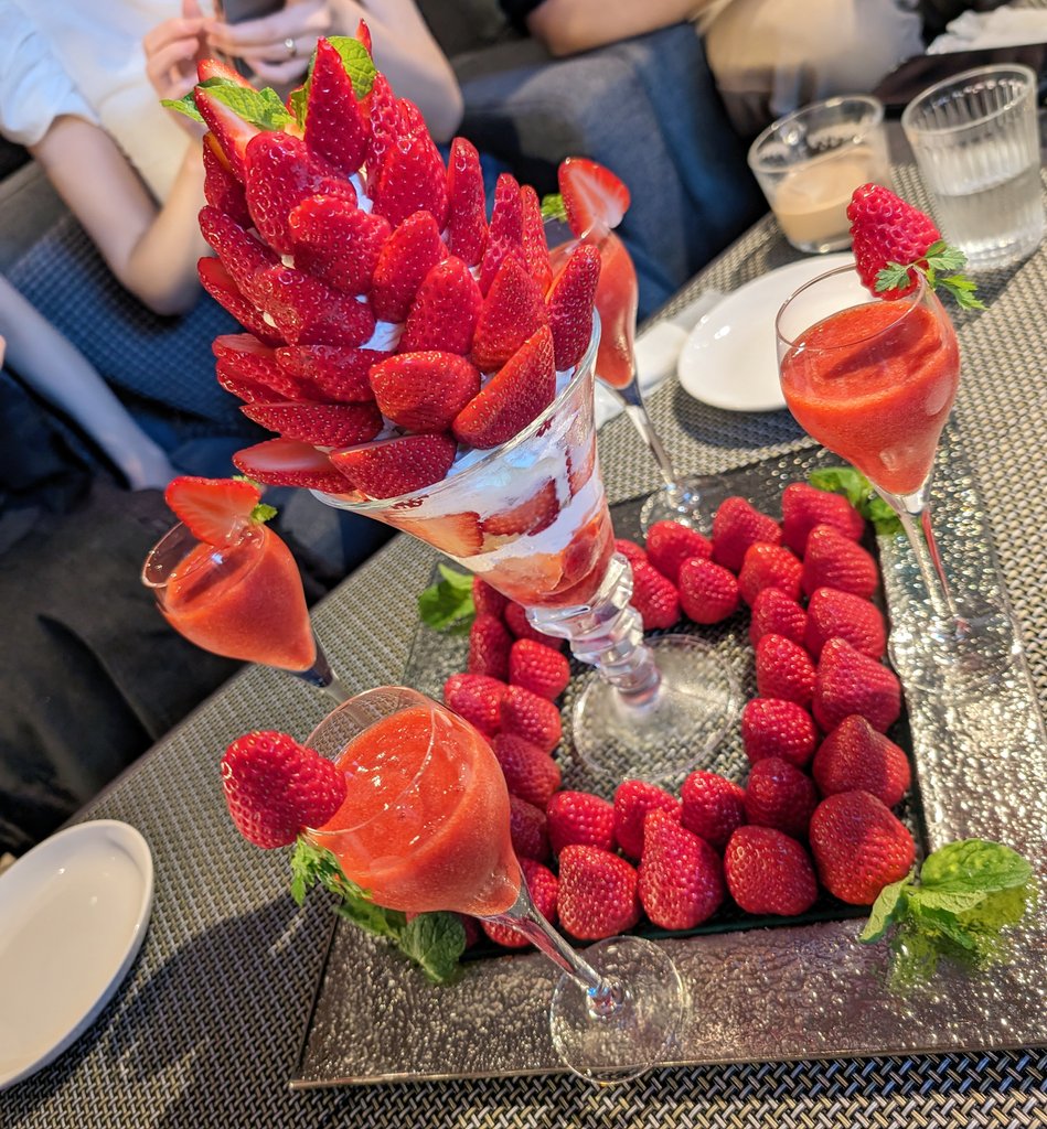 🍓🥰 2卓で行ったら食べるはやさ全然ちがくて笑っちゃった