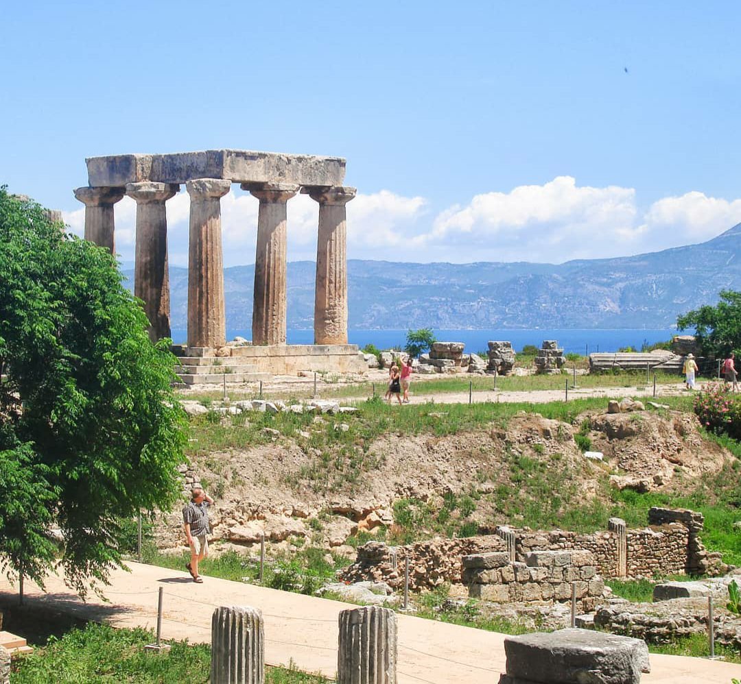 Bursaries available for the Belfast Summer School: email helenmcveigh@gmail.com by Tuesday 30th April with your reasons for wishing to join a Summer School course in #Greek #ancientgreek #Latin #Egyptology
helenmcveigh.co.uk/product/belfas… 
📸Temple of Apollo, Corinth.
#ClassicsTwitter