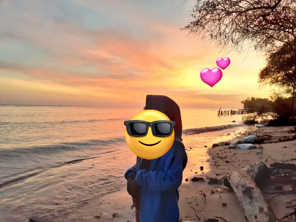 FitriRa30804345's tweet photo. Adrian Arnav Basilian adalah nama pria yang saat ini tengah memotretku. "Lihatlah warna jingga itu, indah bukan?" Ucapnya. 
Naura "Pantas saja kau sering membawaku kesini, aku baru tahu ternyata kau suka lautan dan lebih menakjubkan lagi arti dari namamu sesuai dengan kesukaanmu" https://t.co/UxXZphBEsd