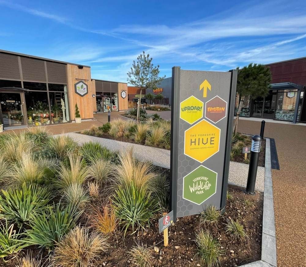 AROC_UKofficial's tweet photo. Spring Alfa Day today will be parking on hard-standing to ensure a great experience for everyone โค๏ธ๐ฎ๐น
Just follow the AROC signs to the end of the carpark and you will be guided in ๐
#SpringAlfaDay #WeatherPlanB #AROC https://t.co/r67z0H7xJC