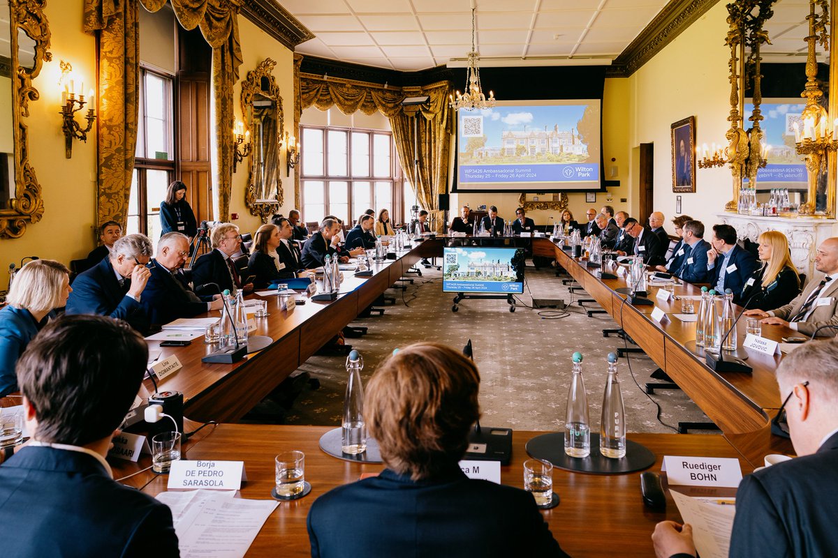 A pleasure to attend this week the Ambassadorial summit organized by @WiltonPark, gathering foreign diplomats and UK officials. Timely exchange of views on UK-EU relations and many other foreign policy topics. Photo credit: Wilton Park