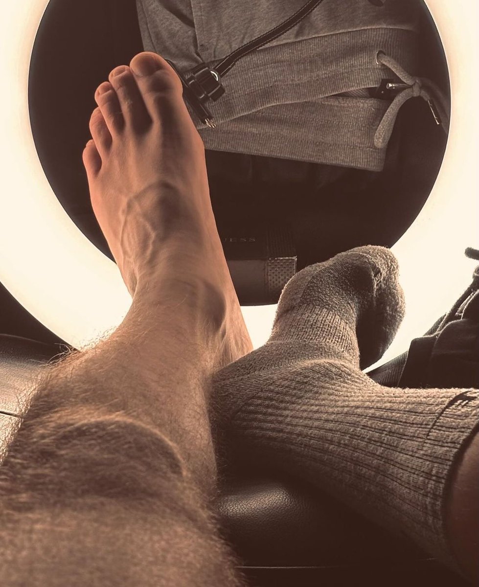 feetboysW's tweet photo. #feet #malefeet #gayfeet 👣 https://t.co/ctlGnxzHXG