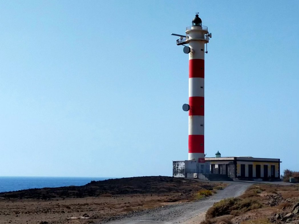 El Faro de la Punta de Abona💡también tiene su 'papel'🎬 en el cuarto episodio de la serie @UnaVidaCanarias 🎥 Descubre ésta y otras localizaciones en #tenerife 🔥 👉LEER: leodesinquieto.com/una-vida-menos… . . @AytoArico @TenerifeFilm @VisitTenerifeES @spain #UnaVidaMenosEnCanarias