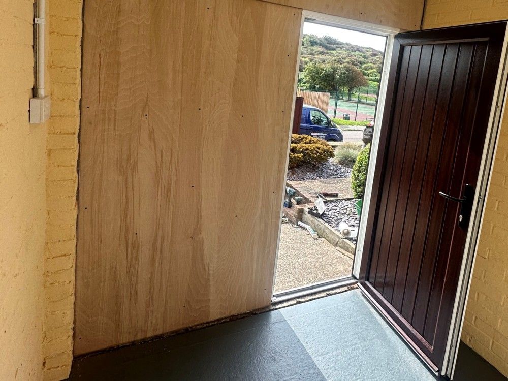 We converted our own garage door for this project! We made a return visit after 12 years and fitted a new entrance door and stud wall to turn this garage in Peacehaven into a home office. 🏠 buff.ly/3OwzTA2 

#homeoffice #wfh #garagedoorconversion