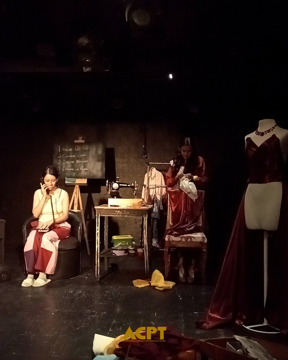 #ACPT COMO SI FUERA ESTA NOCHE Clara y Mercedes mantienen desde su propio cotidiano un encuentro fugaz pero decisivo para Clara. @el77cultural Domingos 18:00h. Hasta el 18 de mayo #PRESENCIAACPT #PREMIOSACPT