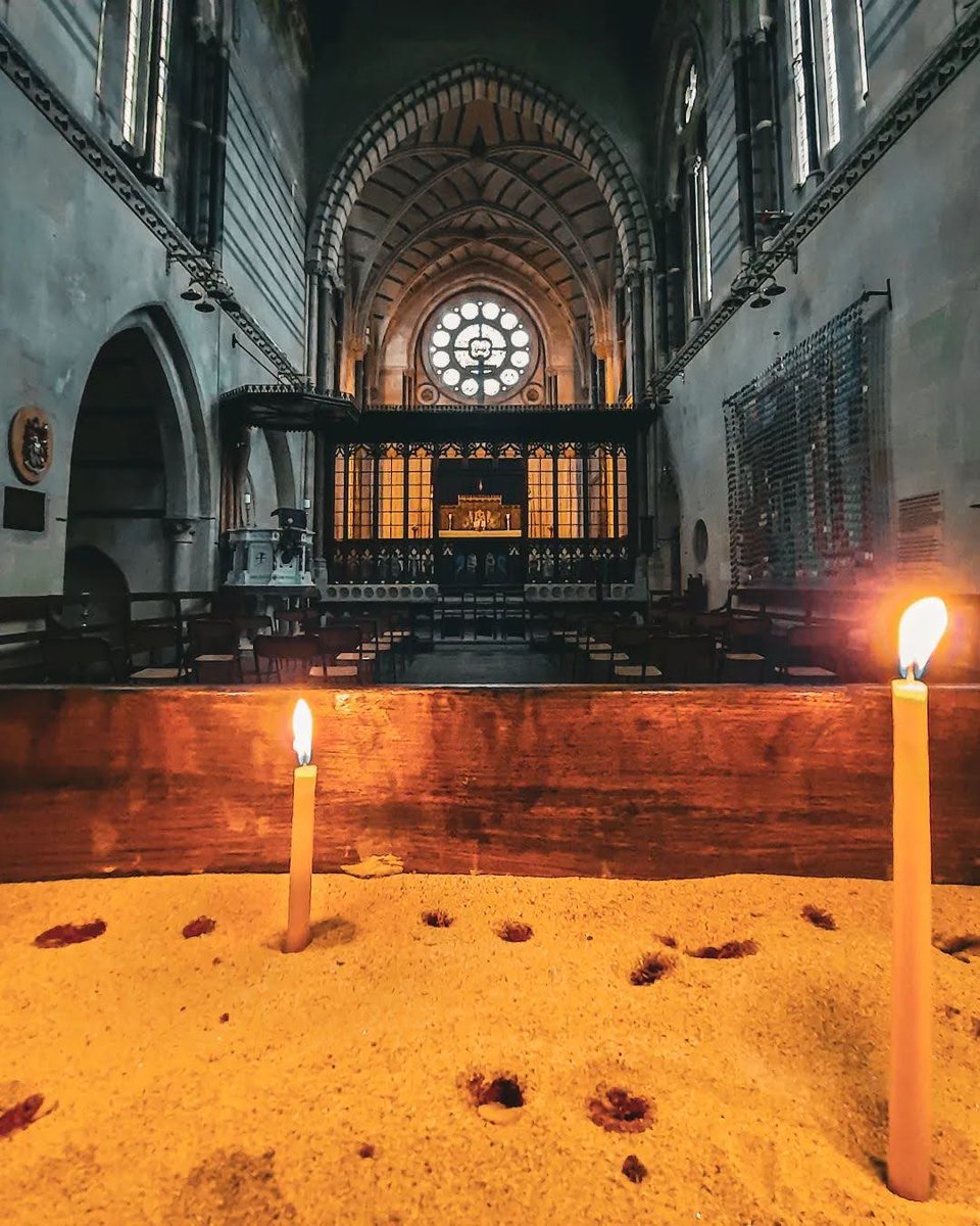 Lush vegetation greets all those who come to visit this fascinating building in the heart of İstanbul’s Beyoğlu district: The Crimean Memorial Church. #İstanbul 📸 IG: hikaye.anlaticisi.irem