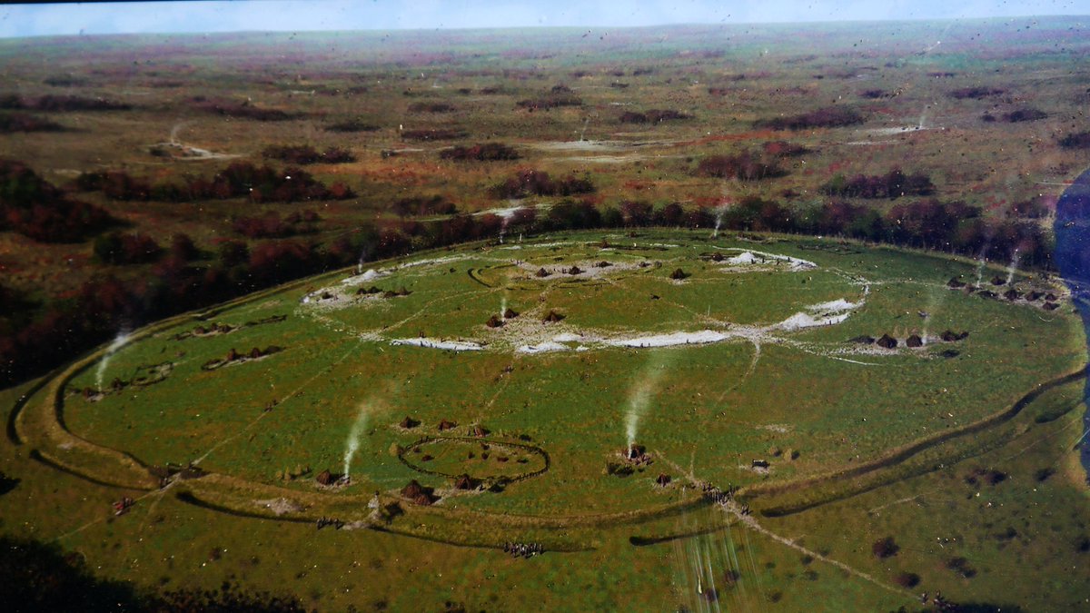 #AncientSiteSunday with Windmill Hill, Avebury

 the oldest part of the Avebury complex, you can just make out the enclosure ditch, and the later barrows in the centre (recreation pic 4)