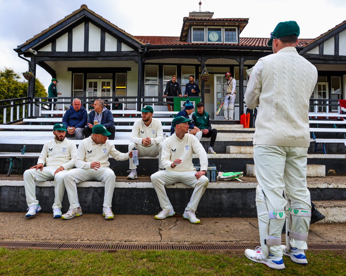 NeilDuggan80's tweet photo. Cricket is the best. Two members enjoying a coffee are joined by the @WorcsCCC team before taking the field. 🏏☕️ https://t.co/5rwzBBHPrI
