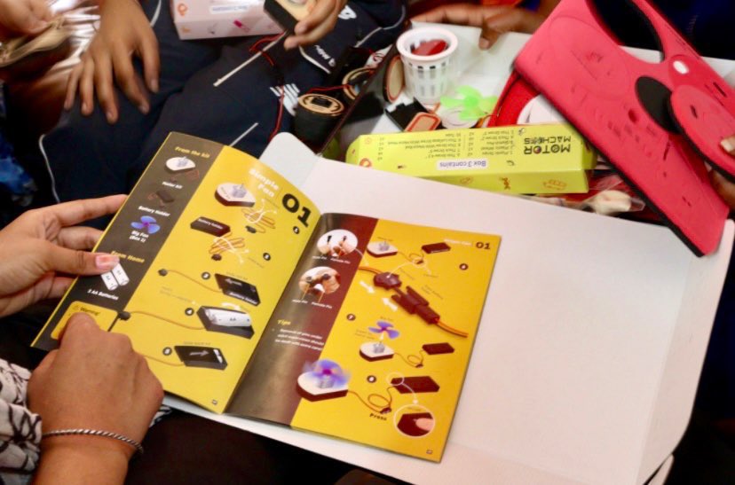 Afternoons of experiencing the magic of science 🧬 🧫🧪 across Protsahan girl empowerment centers in hard to reach slums. #GirlsMatter #FromStreetsToSchools #STEM ☀️