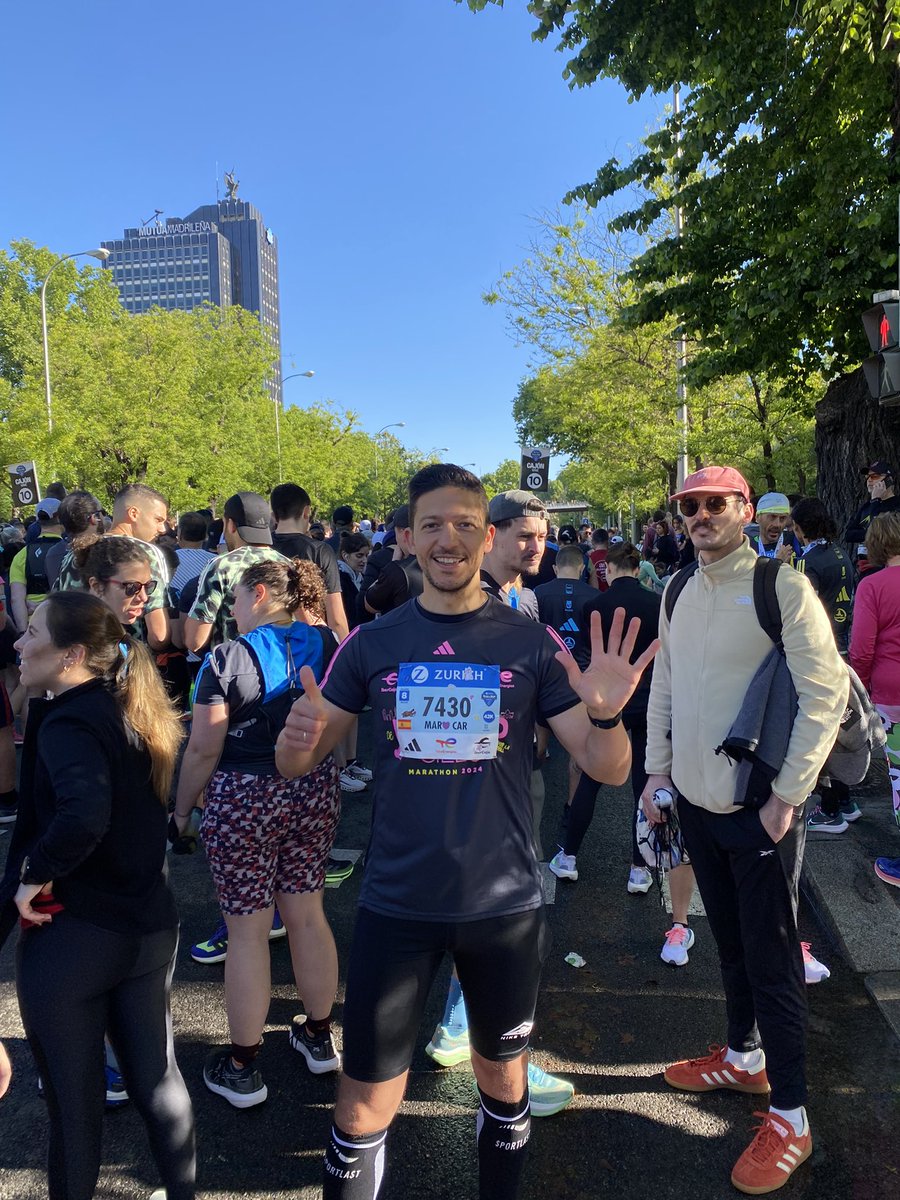 Ahí vamos a por la 6!! <a href="/RNRmadmaraton/">Zurich RNR Running Series Madrid</a> que felices salimos siempre 😌 y a ver como regresamos… 😂 🏃🏻👟👟#nrc #nikerunnig #marathon ❤️Madrid