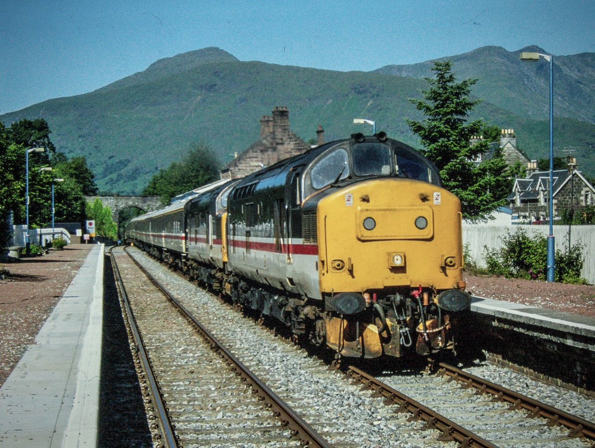 The InterCity Land Cruises of old were amazing to capture. Those InterCity liveried Mk1s accompanied by Mk3 Sleeper coaches with their distinctive white roofs. Oh to have had the means to have travelled on it! Caught here at Dalmally on the Oban line. #Class37 #Dalmally