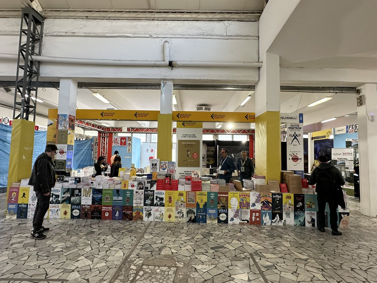 feltrinellied's tweet photo. Ora è tutto pronto al nostro stand padiglione 2 AE01 per il finale del @comiconitalia #Comicon #Comicon24 #FeltrinelliComics #COMICONNAPOLI https://t.co/C5DMHoD5Y9