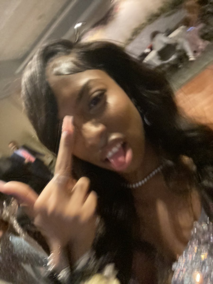 dailoveshergf's tweet image. i loved prom😫😫😫😫 #promqueen