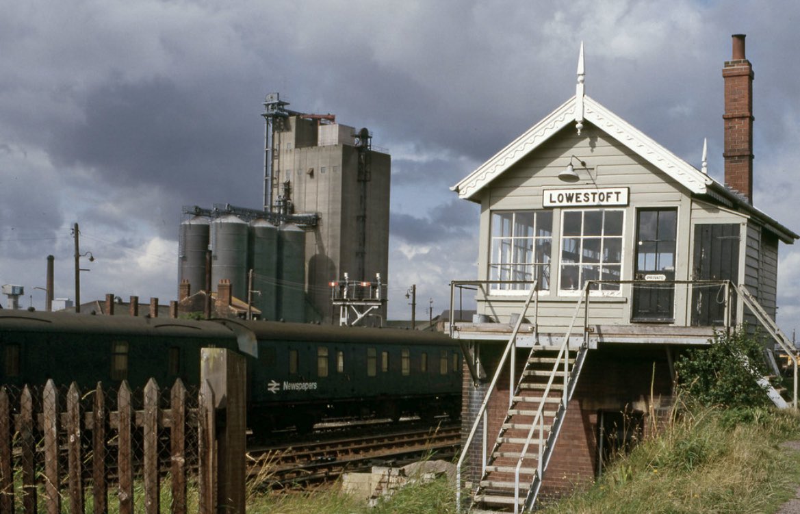 Lowestoft ‘box, August 1985 #SignalboxSunday 📸 David Christie