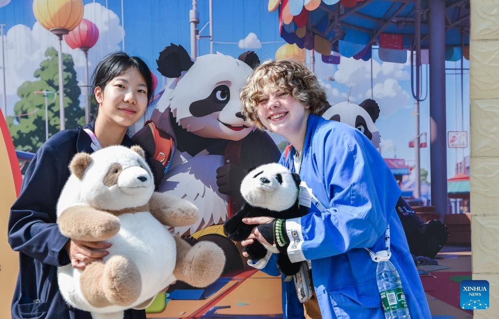 Chinese and American students pose for a photo at Shijiazhuang Zoo in Shijiazhuang, north China's Hebei Province, April 21, 2024. A total of 32 students and eight teachers from Muscatine High School, in the U.S. state of Iowa recently attended a week-long study tour to China.